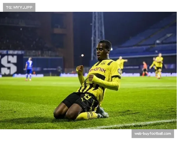 多特蒙德给予吉滕斯机会 十八岁前锋纳入一线队轮换 多特蒙德给予吉滕斯机会 十八岁前锋纳入一线队轮换